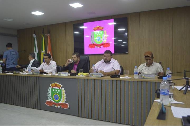 Câmara de Barbosa Ferraz realiza sessão com projetos importantes e apresentação de ofícios