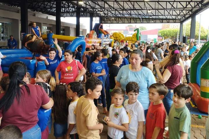 Engenheiro Beltrão comemorou Dia da Criança com grande festa para 1.300 pessoas
