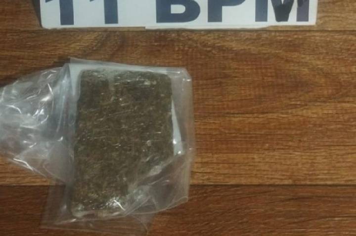 ENGENHEIRO BELTRÃO: homem é flagrado com maconha durante patrulhamento no centro