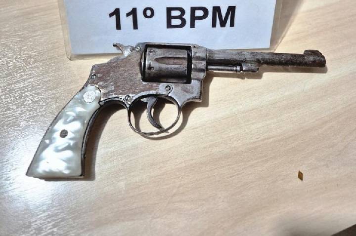 IRETAMA: Homem é preso por violência doméstica e disparos de arma de fogo em Águas de Jurema