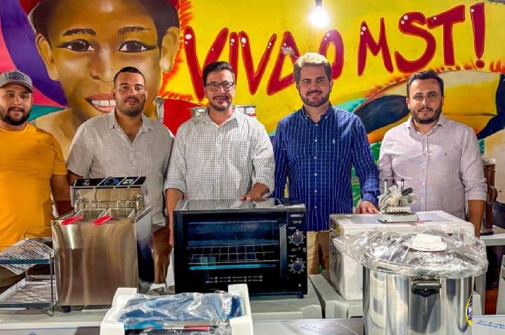 Prefeito e vice de Quinta do Sol participaram da entrega de cozinha comunitária no Acampamento Catarina; apoio de Gleisi Hoffmann e Arilson Chiorato