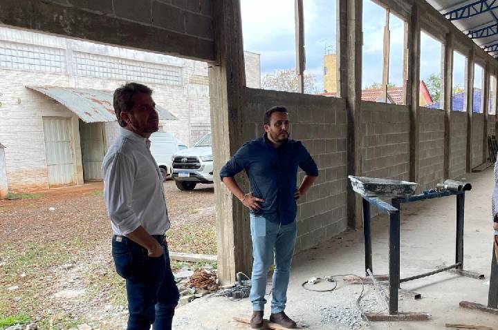 Prefeito e vice de Quinta do Sol vistoriam obras de barracões industriais avaliadas em R$ 1 milhão