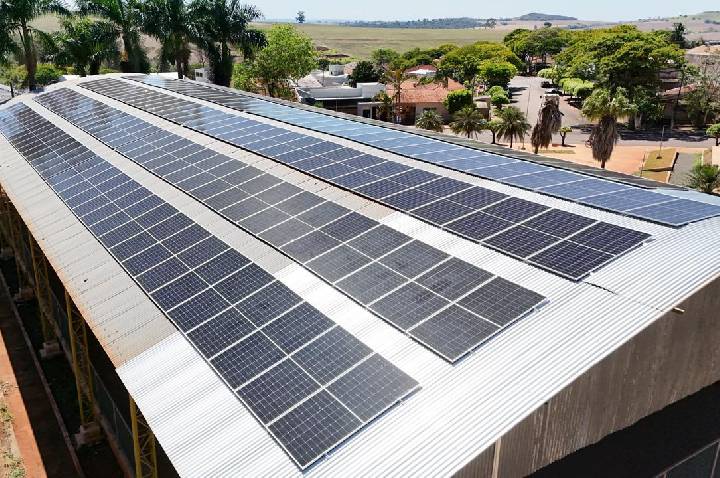 Prefeitura de Quinta do Sol instala placas solares em prédios públicos com investimento de quase R$ 2 milhões