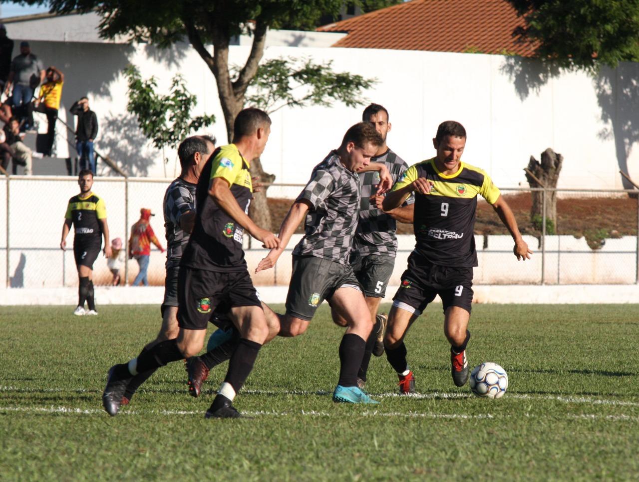 Engenheiro Beltrão venceu Quinta do Sol na Copa Comcam de futebol e assumiu a liderança geral na competição.
