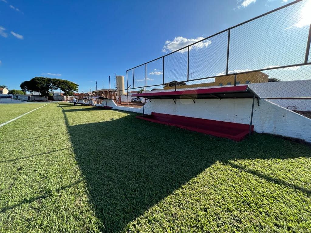Estádio Municipal de Engenheiro Beltrão recebe melhorias para disputa da Copa COMCAM.