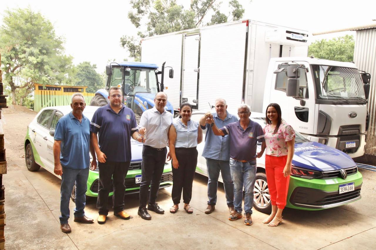 Corumbataí do Sul: Dois veículos novos foram entregues para a saúde do município durante a visita de Ricardo Barros