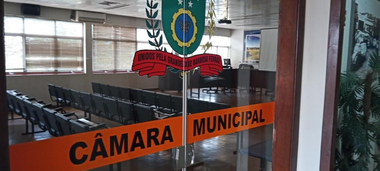 Seis dos nove vereadores de Barbosa Ferraz se uniram ao grupo apoiado pelo prefeito Miliossi, para a eleição deste ano