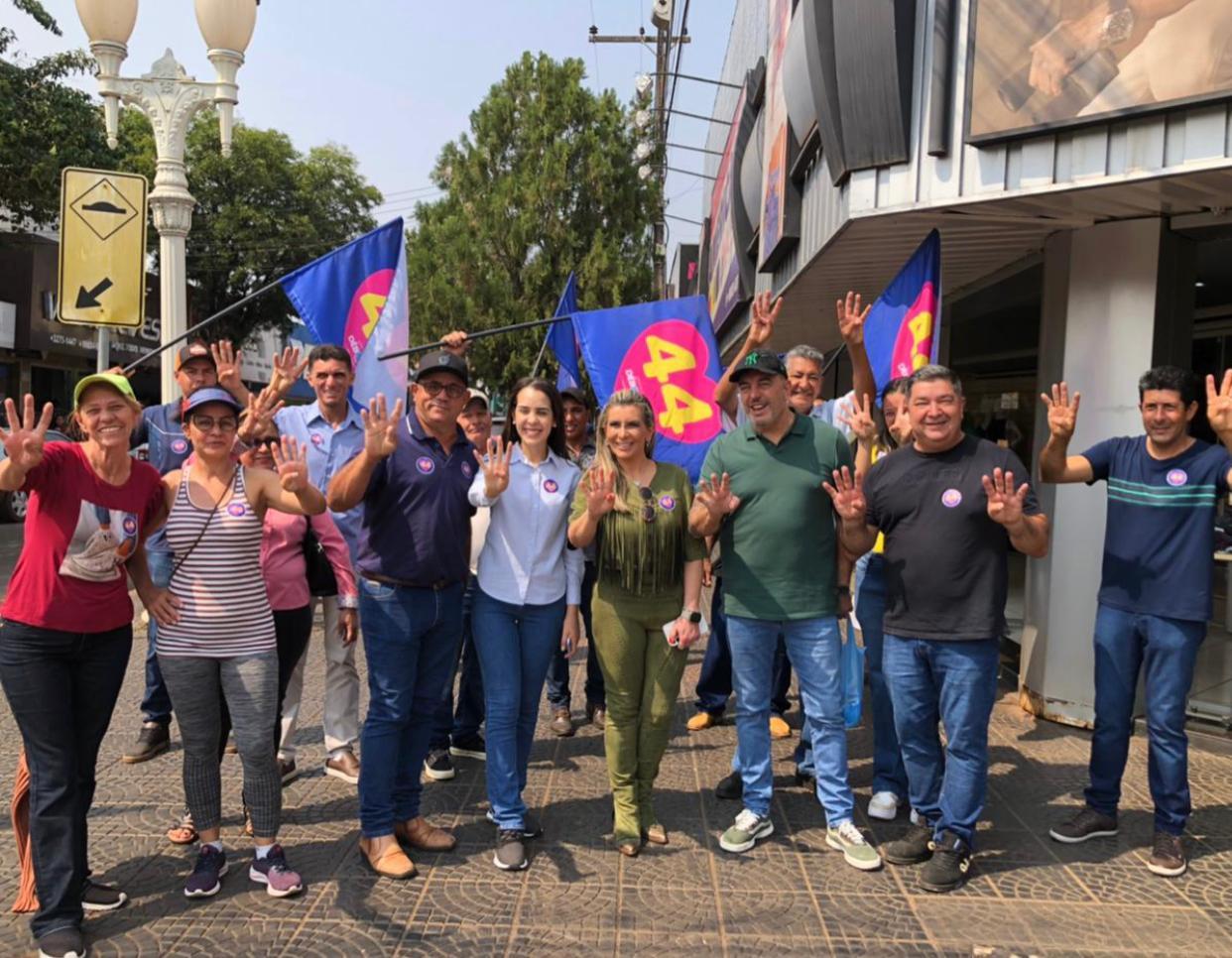 ELEIÇÕES BARBOSA FERRAZ: Débora Carvalho recebeu visita e apoio da deputada Flávia Francischini, defensora da causa autista na ALEP
