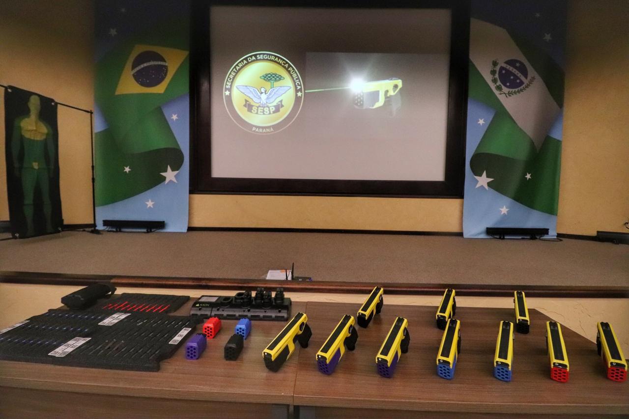 Governo do Paraná afirma que irá comprar 1.400 Pistolas Taser para as forças policiais