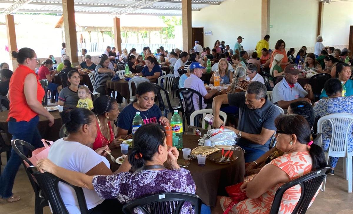Prefeitura de Corumbataí do Sul realizou almoço e entrega de lembrancinhas ao Grupo Renascer e Conselhos Municipais