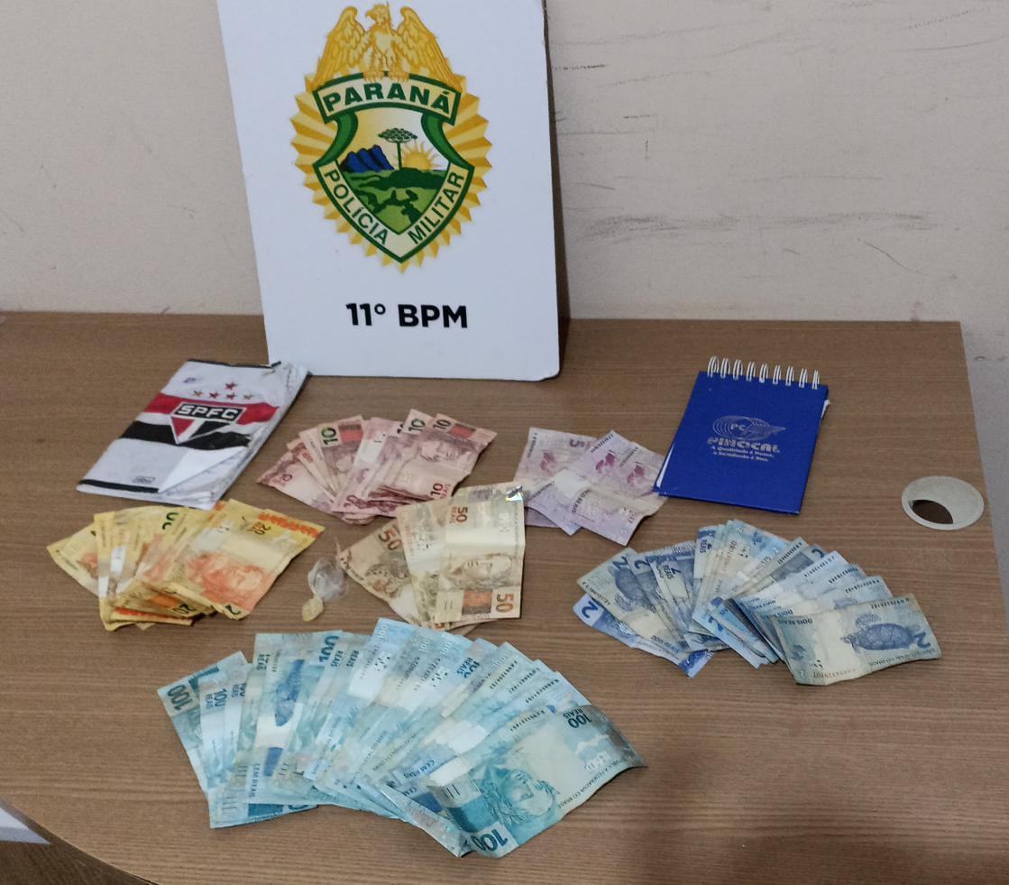 Homem é preso em flagrante com droga, grande quantia em dinheiro e motocicleta furtada em Campo Mourão