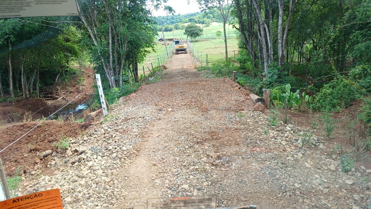 Prefeitura de Barbosa Ferraz realiza obra emergencial no bairro Baixadão