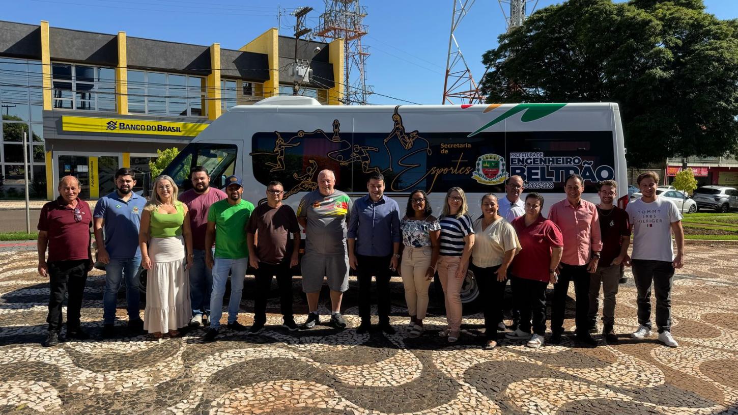 Engenheiro Beltrão recebe microônibus do Governo do Estado para transporte de atletas