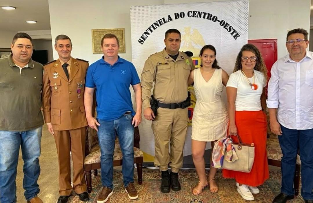 Comitiva de Barbosa Ferraz participa da cerimônia de aniversário de 48 anos do 11º Batalhão da Polícia Militar em Campo Mourão