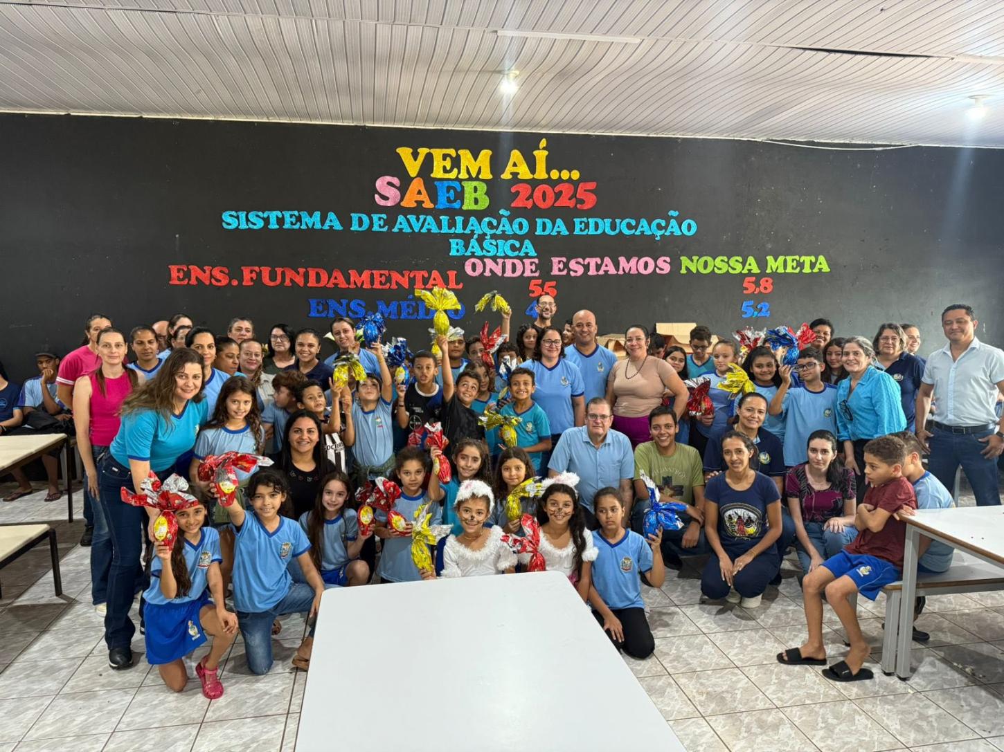 Páscoa com chocolate e reconhecimento em Corumbataí do Sul: alunos e servidores recebem ovos