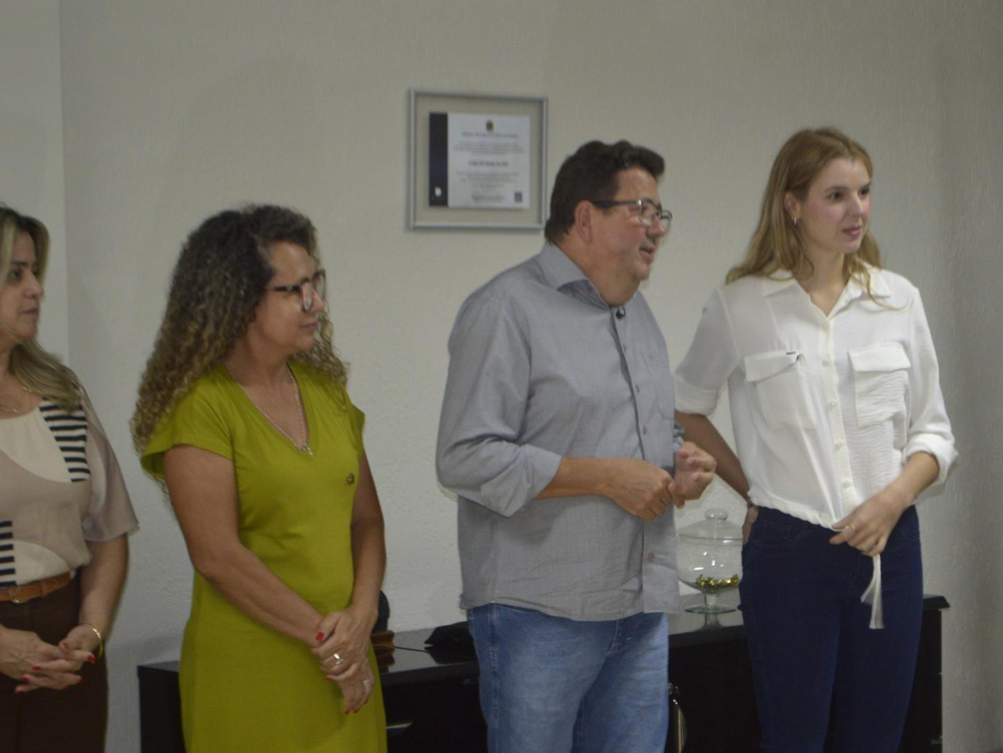 BARBOSA FERRAZ: Deputada Luísa Canziani anuncia cerca de R$ 2.3 milhões em investimentos em parceria com o prefeito Carlos Caxão