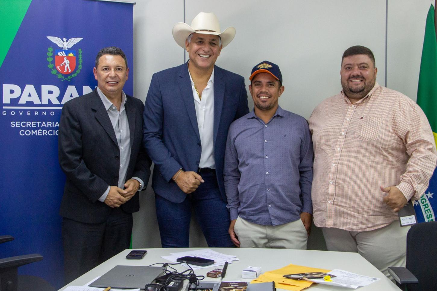 BARBOSA FERRAZ - Vereadores buscam projetos e investimentos para o município com o Secretário de Indústria, Comércio e Serviços do Paraná