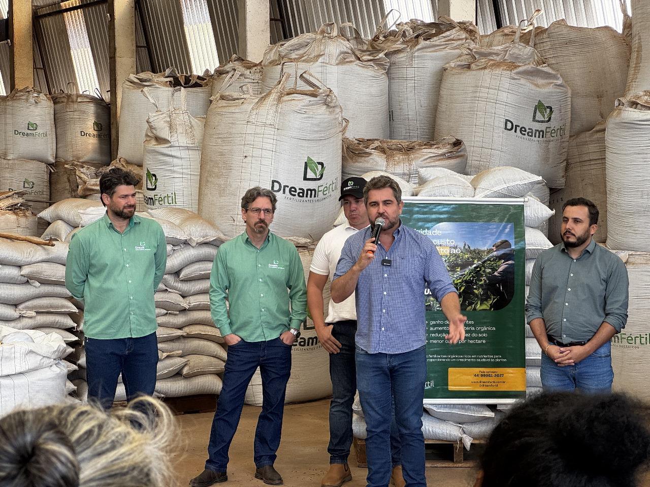 Prefeitura de Quinta do Sol entrega mais de 300 toneladas de fertilizantes a pequenos produtores rurais