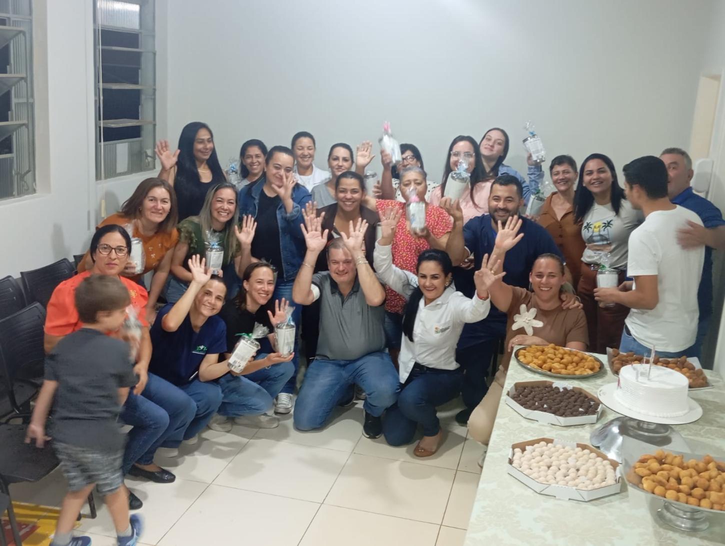 Profissionais da enfermagem são homenageados pela Prefeitura de Corumbataí do Sul pelo mês da enfermagem