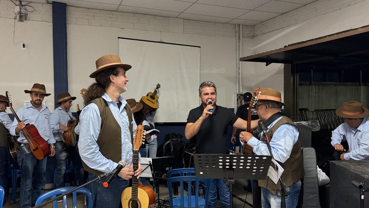 QUINTA DO SOL - Prefeitura promoveu baile com a Orquestra Viola no Campo em homenagem as mães