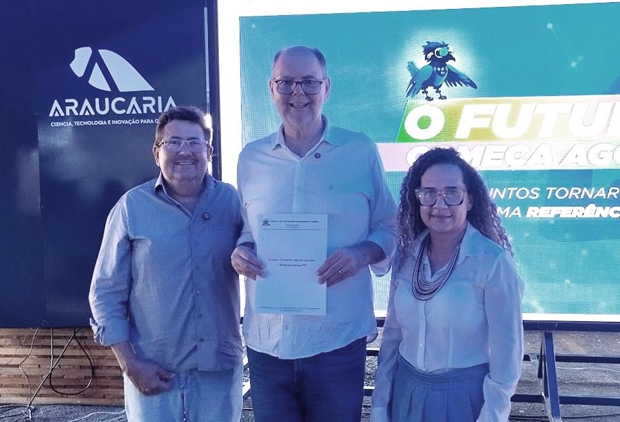 Secretário Alex Canziani visita Barbosa Ferraz e destaca importância da inovação tecnológica para o futuro dos jovens