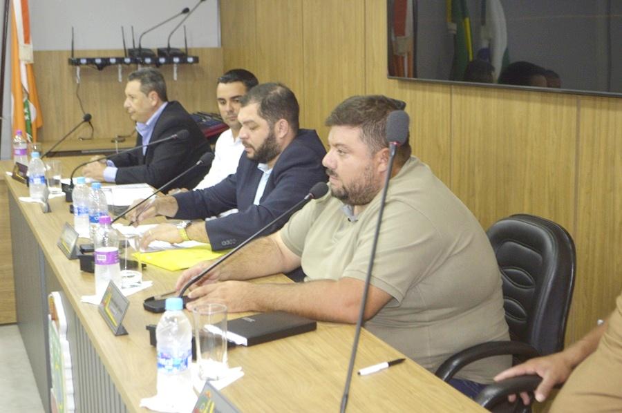 Vereadores de Barbosa Ferraz aprovam projetos de lei e apresentam solicitações ao Executivo e a deputados estaduais na sessão desta segunda, dia 19