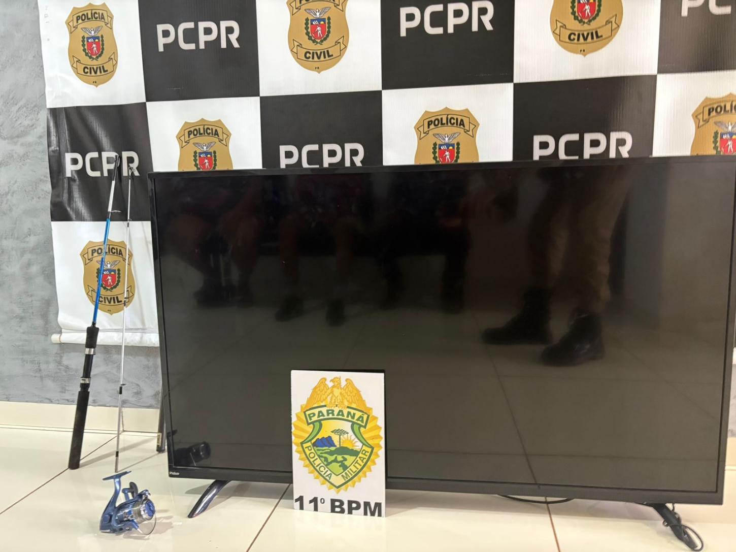 Avô e neto são detidos após furto de TV e molinetes em Engenheiro Beltrão