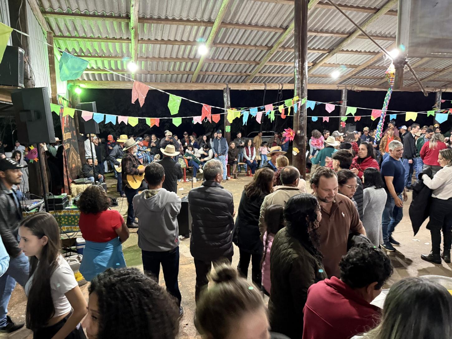 Corumbataí do Sul: Quermesse da Família Gancedo na Cachoeira do Salto Boi Cotó reuniu moradores da região e várias autoridades
