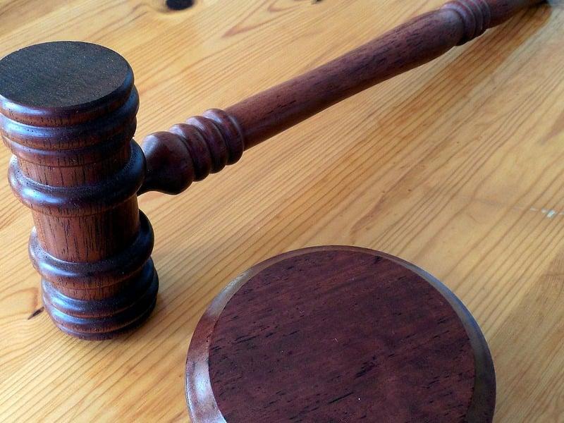Justiça Eleitoral cassa mandato de prefeito no Paraná por distribuir cano de PVC em churrasco promovido para compra de votos