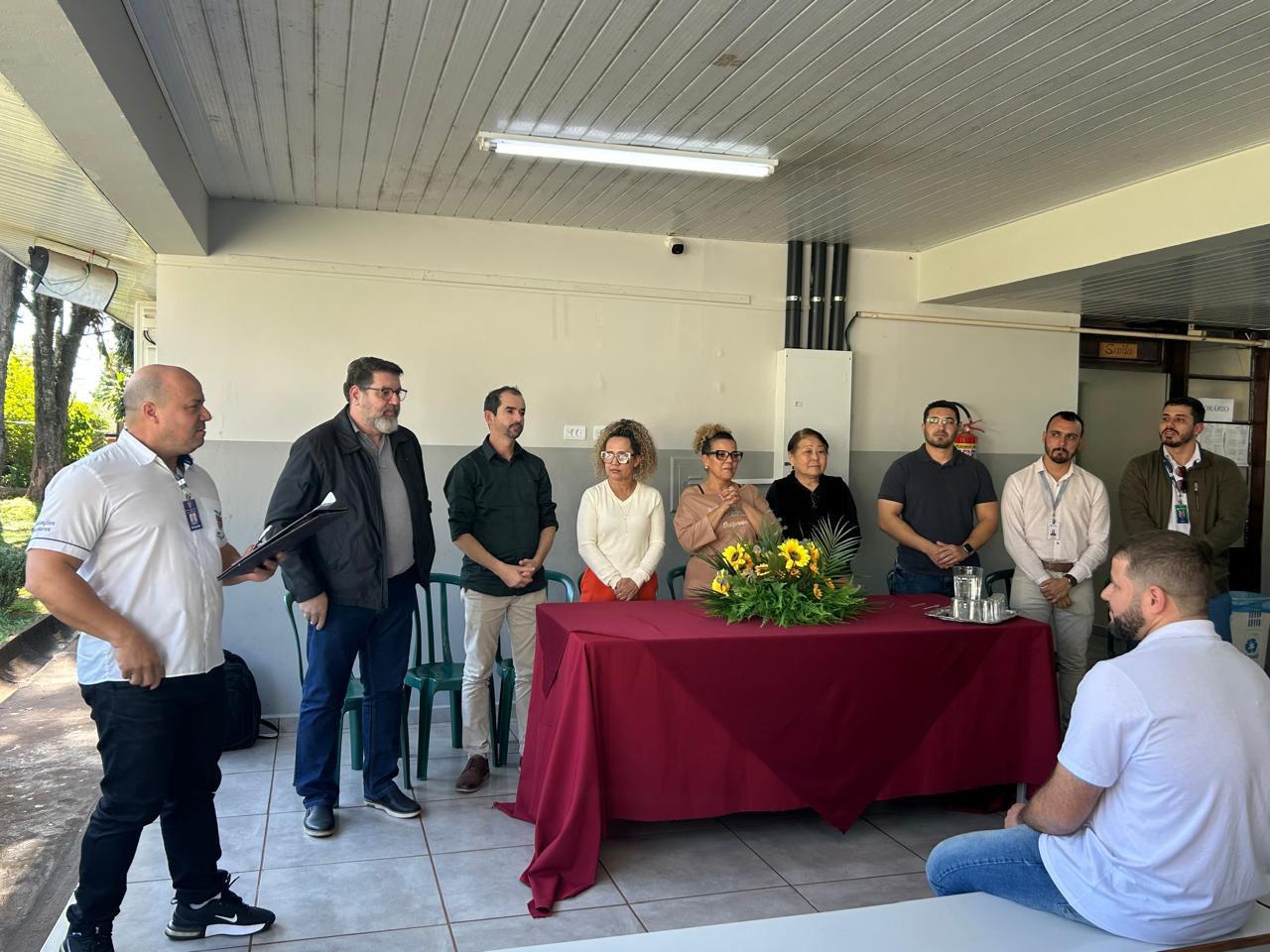 BARBOSA FERRAZ: Autorizada reforma do Colégio Machado de Assis com investimento de R$ 965 mil; vice-prefeita Lucinete, secretário Fábio e vereador Fabrício participaram do evento