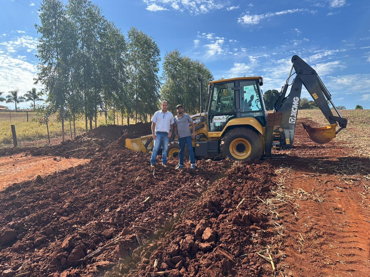 ENGENHEIRO BELTRÃO: Vereador Perereca acompanha obras de recuperação do trecho entre Jumirim e Estrada Cinco