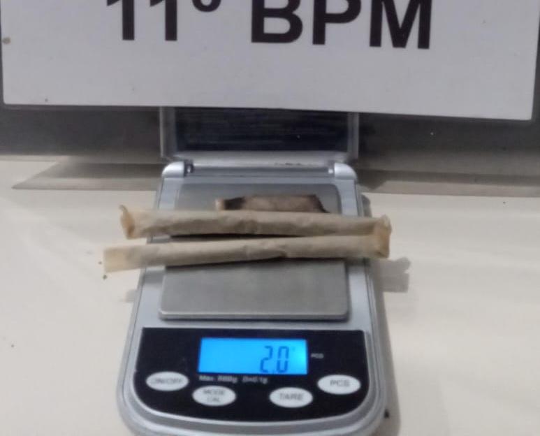 Homem é encaminhado à PM após ser flagrado com maconha durante Operação Barreira em Araruna