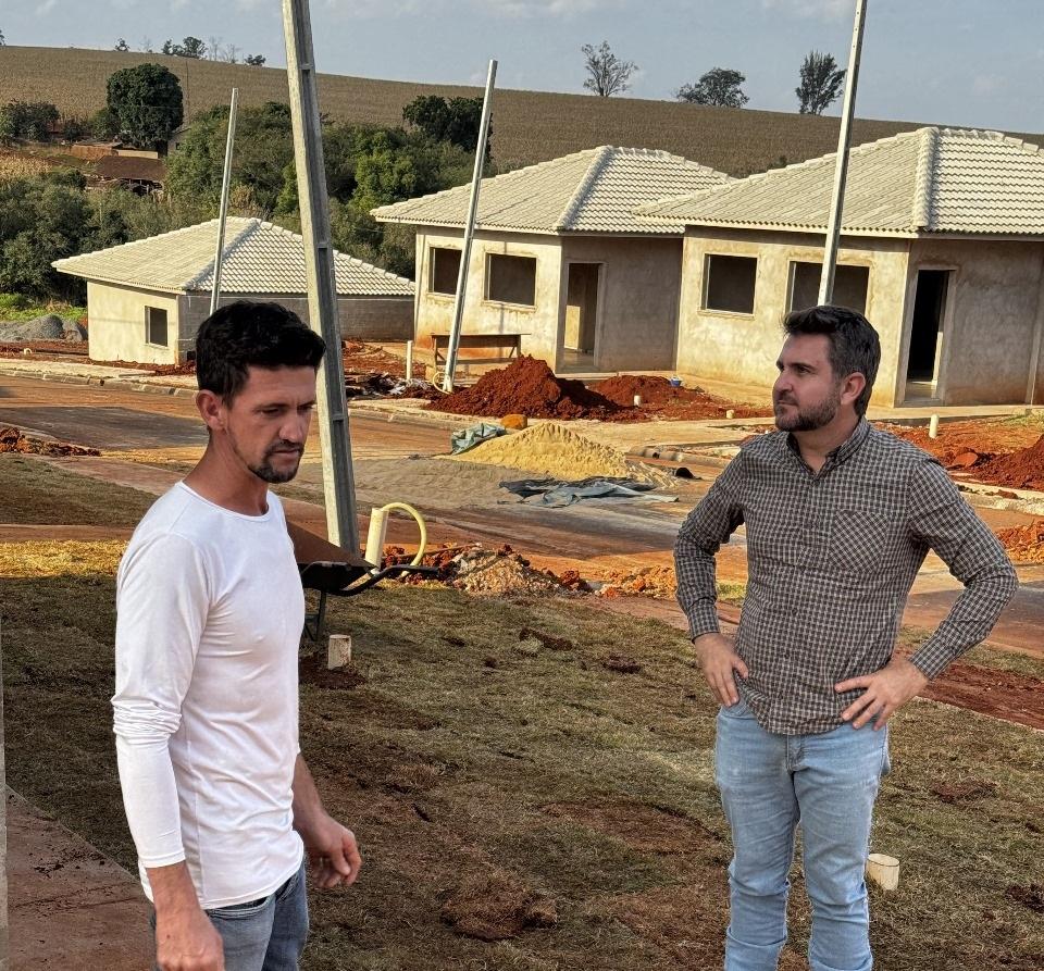 Prefeito Leonardo Romero acompanha obras em Quinta do Sol e reforça compromisso com moradia e infraestrutura urbana