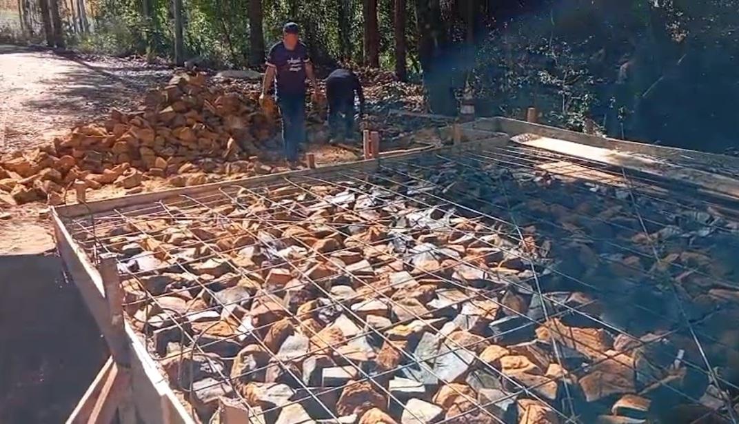 Prefeitura de Corumbataí do Sul reforça ações na zona rural com recuperação de pontes; nesta semana a equipe trabalha na reforma e ampliação da ponte da Fazendinha