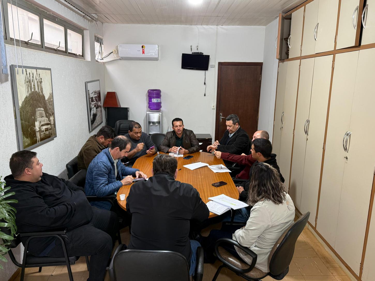 Vereadores de Barbosa Ferraz realizam reunião extraordinária e avançam em análise de projetos de lei nas comissões