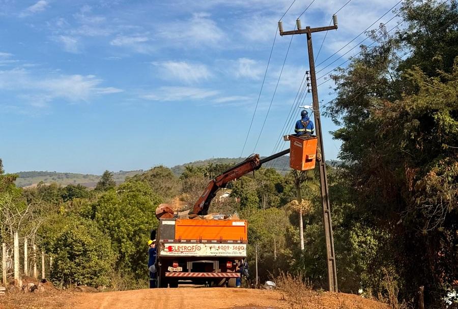 Barbosa Ferraz avança com instalação da iluminação de LED nos Distritos e Vilas Rurais; trabalho vai seguir para vários bairros da cidade