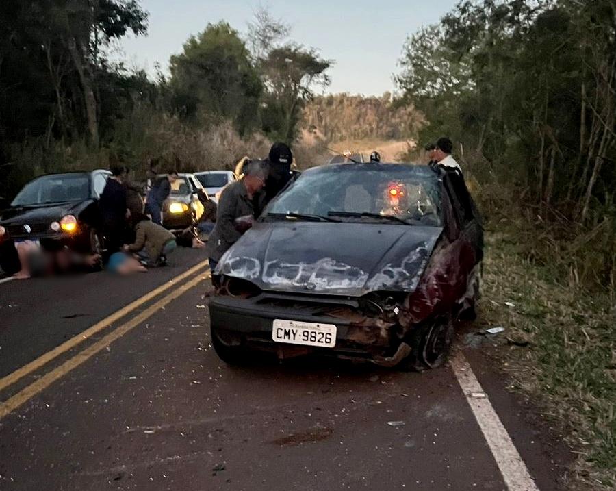 Capotamento entre Barbosa Ferraz e Tereza Breda deixa pai e dois filhos feridos, um deles em estado grave
