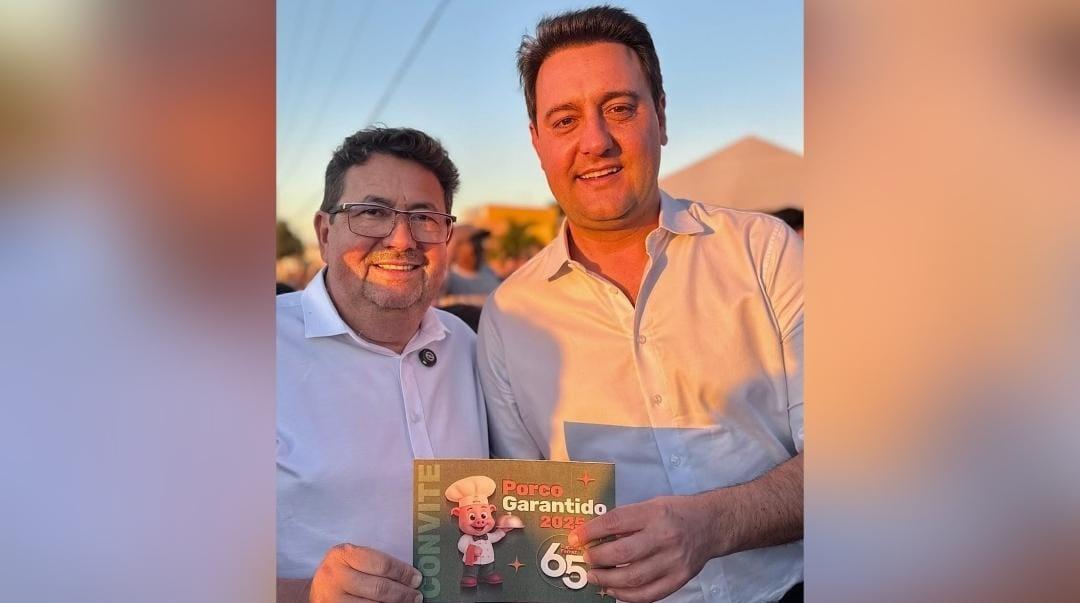 Em Curitiba, após garantir R$ 35 milhões em asfalto para a cidade, Carlos Caxão convida governador para festa da cidade