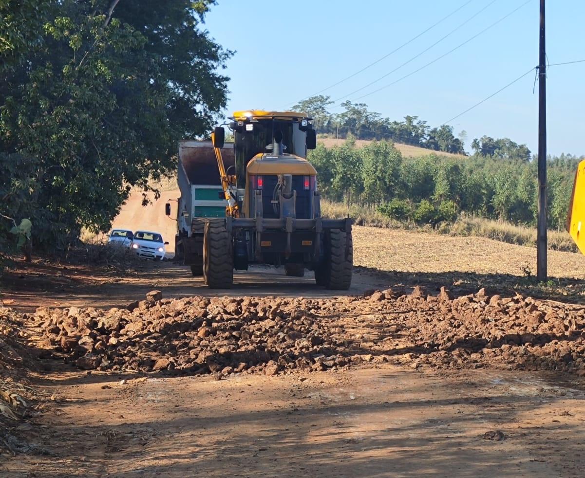 Engenheiro Beltrão: Redutor de velocidade é reinstalado na comunidade Vai Quem Quer após pedido de moradores e apoio da vereadora Laudeleia