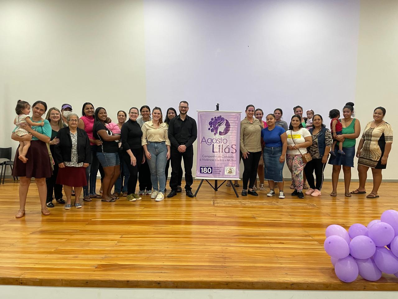 FÊNIX - Delegado Fabrício Ortolan ministra palestra sobre proteção às mulheres, promovida pela Secretaria de Assistência Social