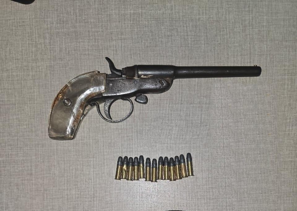 Homem é preso com arma de fogo e munições em Campina da Lagoa