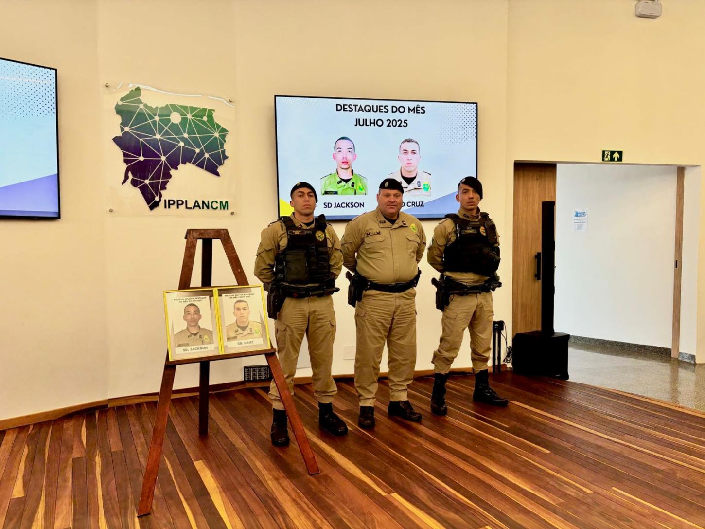 Soldados de Engenheiro Beltrão são homenageados pelo 11º BPM como destaques da unidade em julho