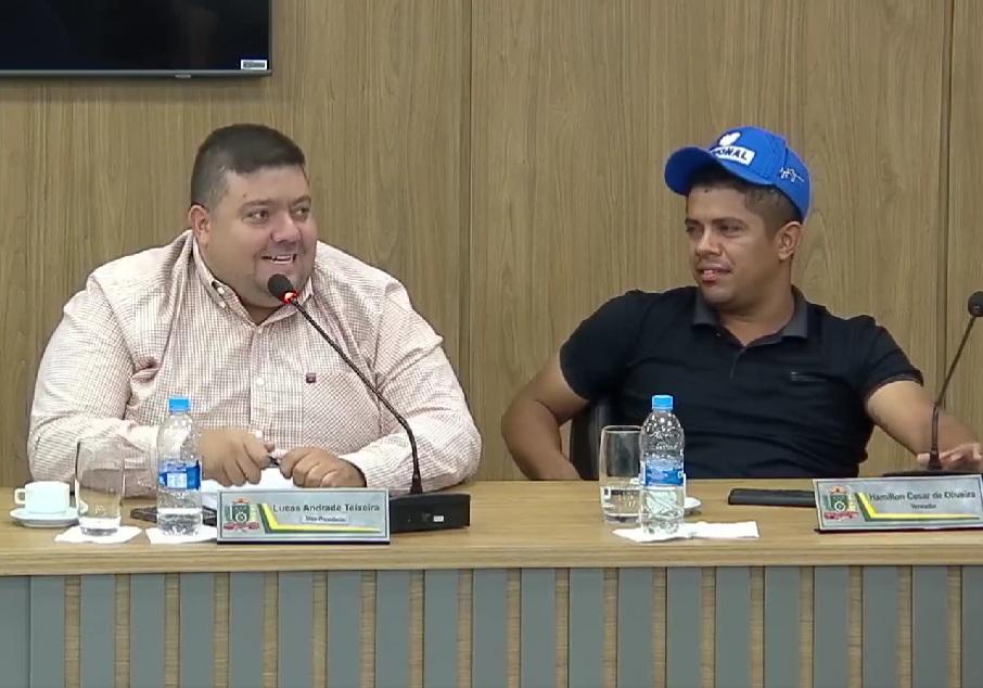 BARBOSA FERRAZ: Após anúncio do vereador Lucas e Miltinho, deputado Denian Couto confirma ambulância nova para secretaria de saúde