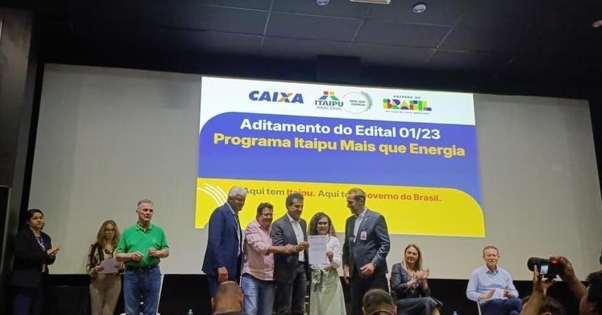 Barbosa Ferraz garante R$ 6 milhões para asfalto até o Pocinho através do programa Itaipu Mais que Energia