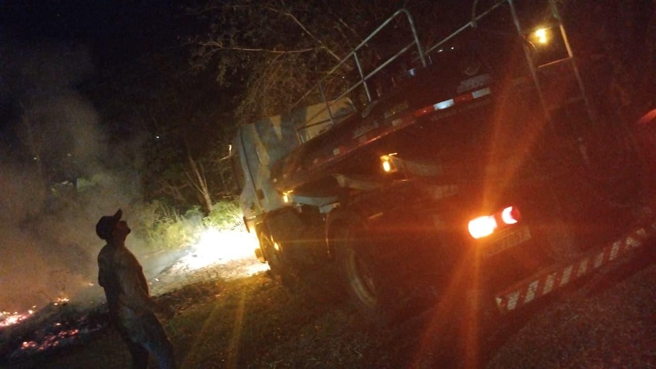 BARBOSA FERRAZ: Incêndio mobiliza equipes da prefeitura nos fundos do Santuário Santa Rita de Cássia