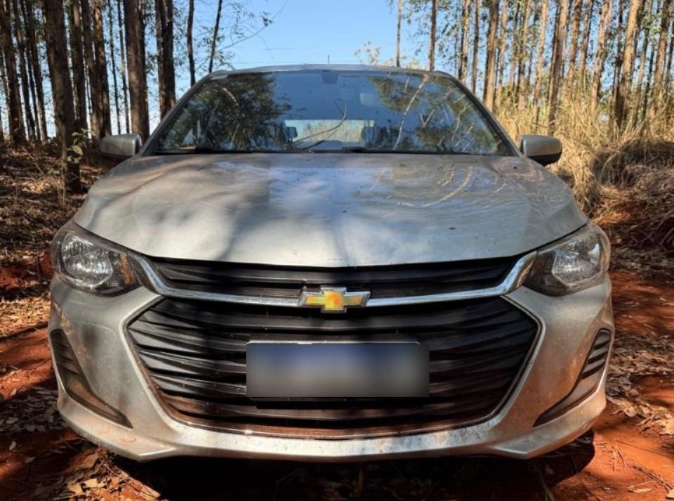 ENGENHEIRO BELTRÃO: Polícia Militar recupera veículo roubado em Araruna abandonado na área rural