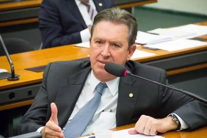 Luciano Ducci vota contra PEC da Blindagem; na região o deputado é aliado do prefeito de Engenheiro Beltrão