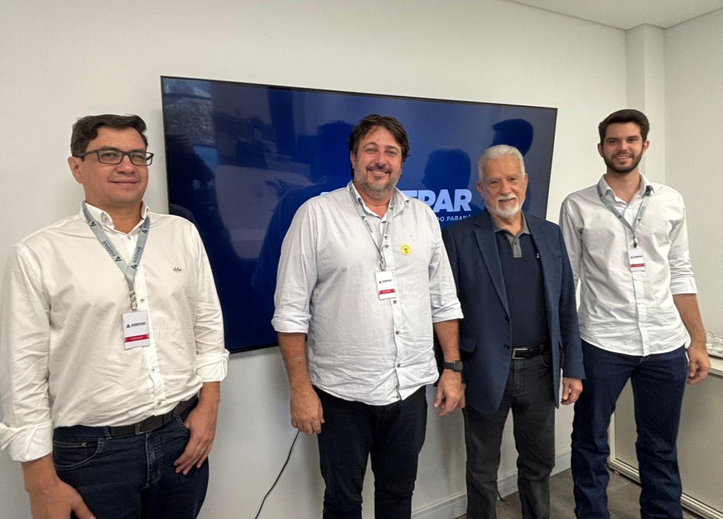 Prefeito de Fênix trata de plano de saneamento em reunião na Agepar em Curitiba