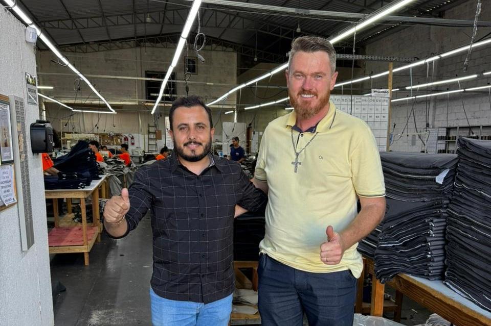 Vice-prefeito de Quinta do Sol, Lucas Almeida, visita fábrica de Djois, que gera 50 empregos diretos na cidade