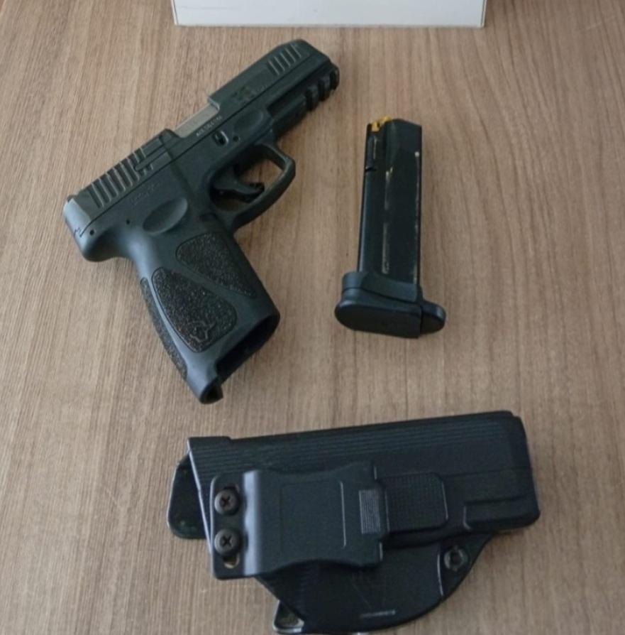 ARARUNA: Homem é preso com pistola 9 mm após denúncia de agressão em praça no centro da cidade